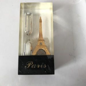 Sand clock with the Eiffel Tower